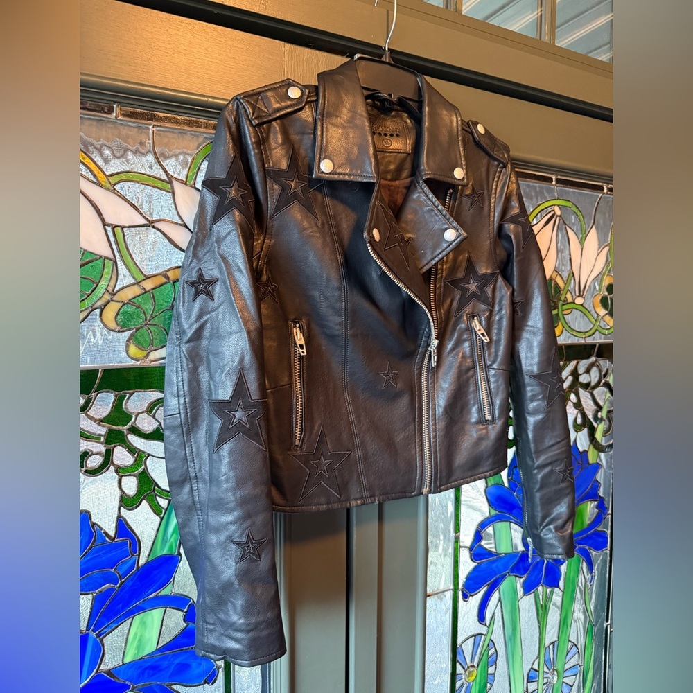 BlankNYC Good Pre-Loved Condition Sz XS Star-Patterned Faux Leather Jacket (733) - Picture 2 of 13